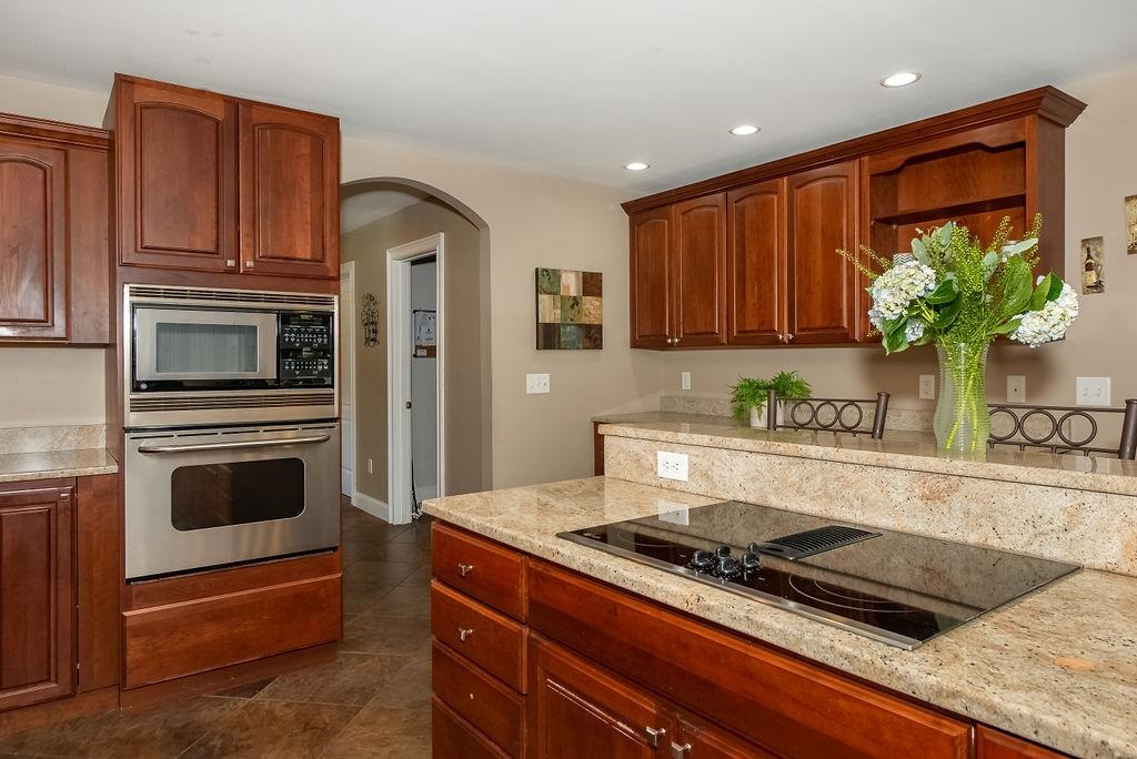 8 Linwood Lane Stratham, NH 03885 - Photo 13 of 40