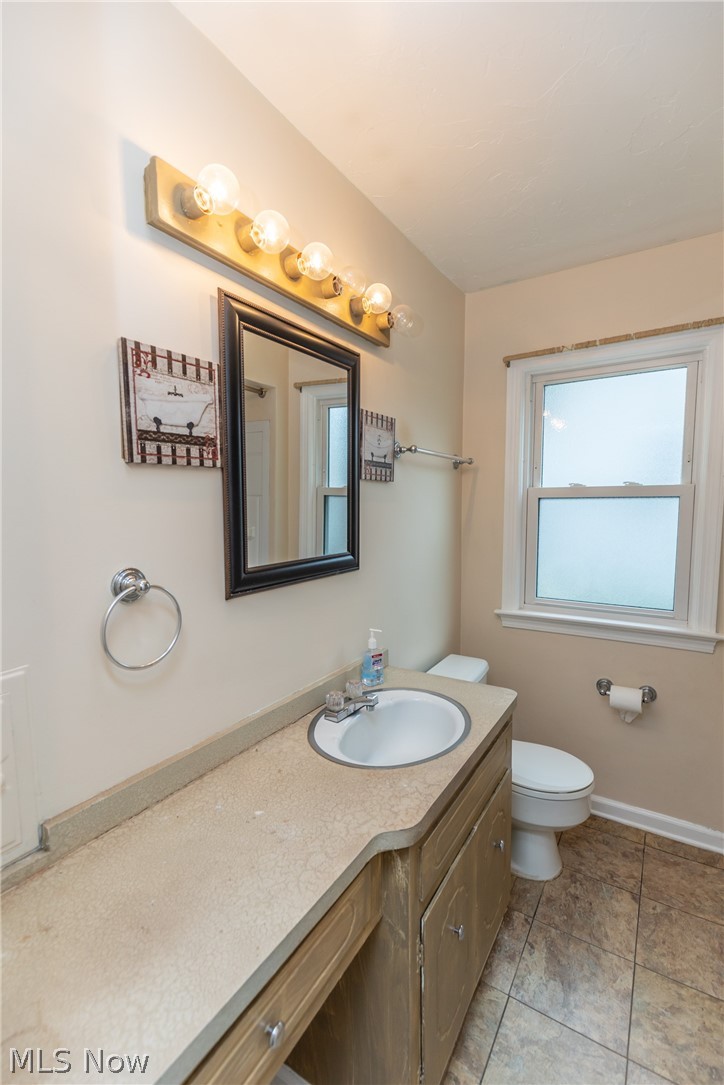 1667 Sunview Road Cleveland, OH 44124 - Photo 14 of 31