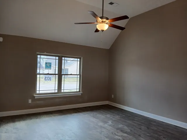 $377,900 | 2921 Vly Farms Drive, Christiana, TN 37037