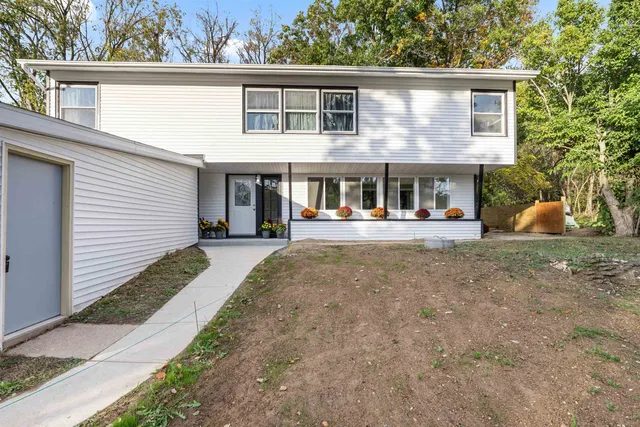 $350,000 | 4936 North River Road, Janesville, WI 53545