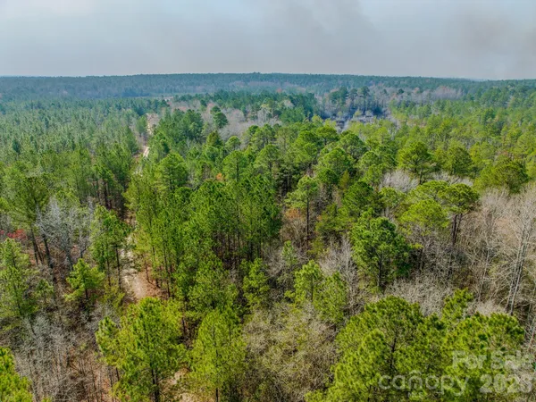 a close up of a bath tub