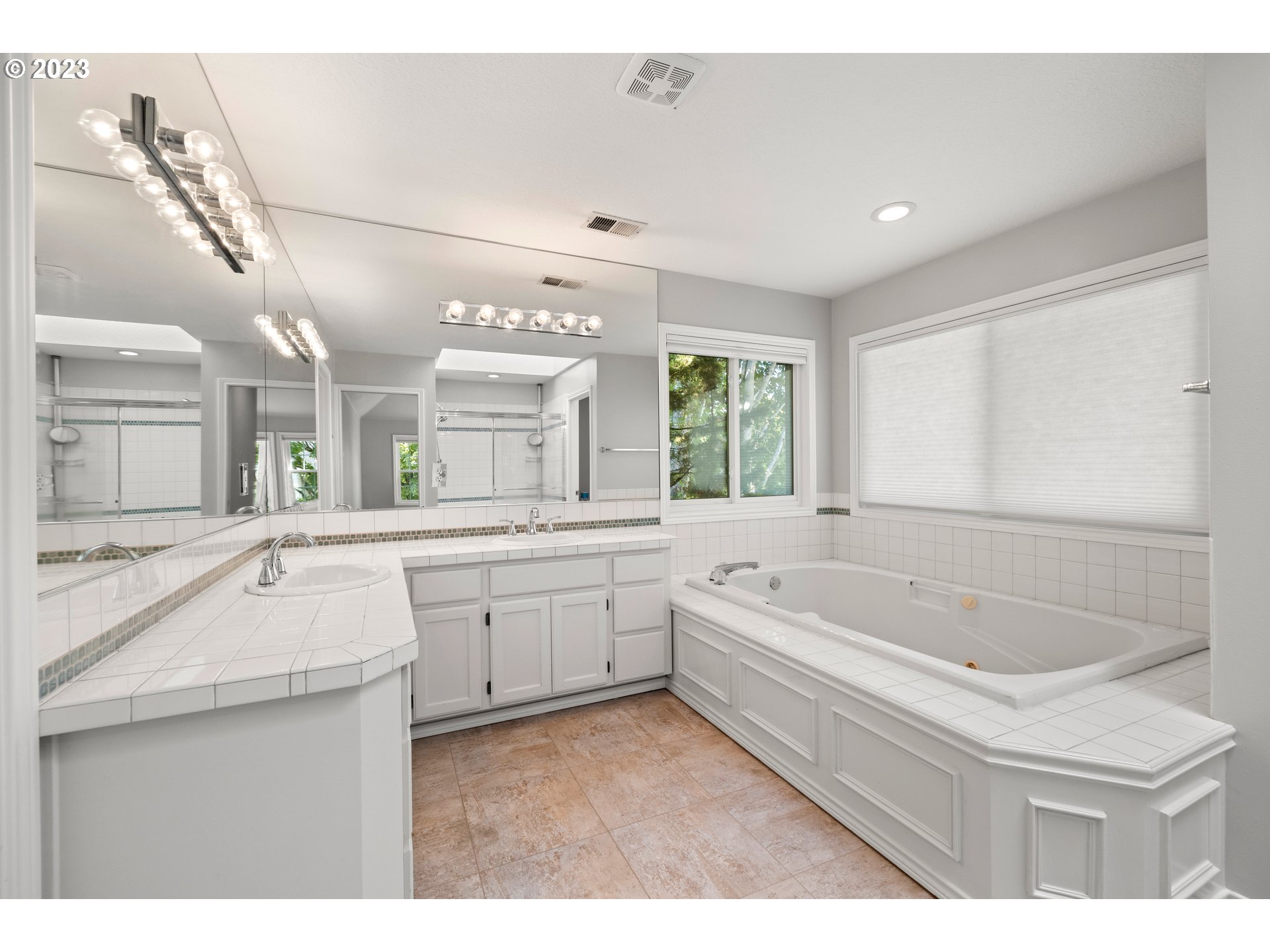 13104 Rogers Road Lake Oswego, OR 97035 - Photo 27 of 47 Gallery Image 27