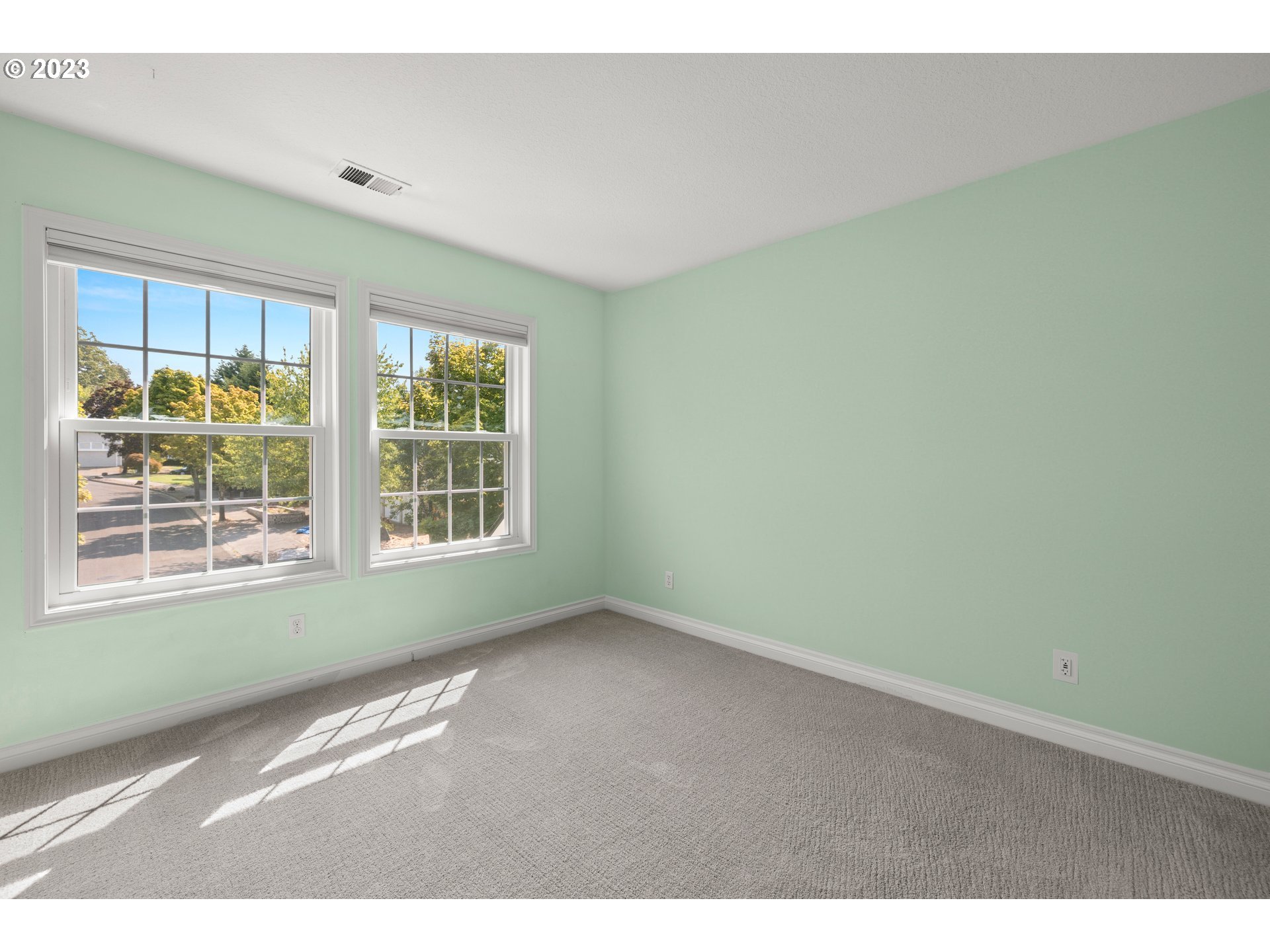 13104 Rogers Road Lake Oswego, OR 97035 - Photo 32 of 47 Gallery Image 32