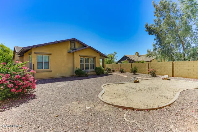 a view of a house with a backyard