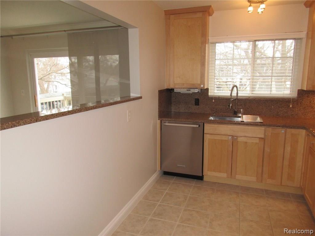 3501 West 14 Mile Road, Unit 13 Royal Oak, MI 48073 - Photo 5 of 20