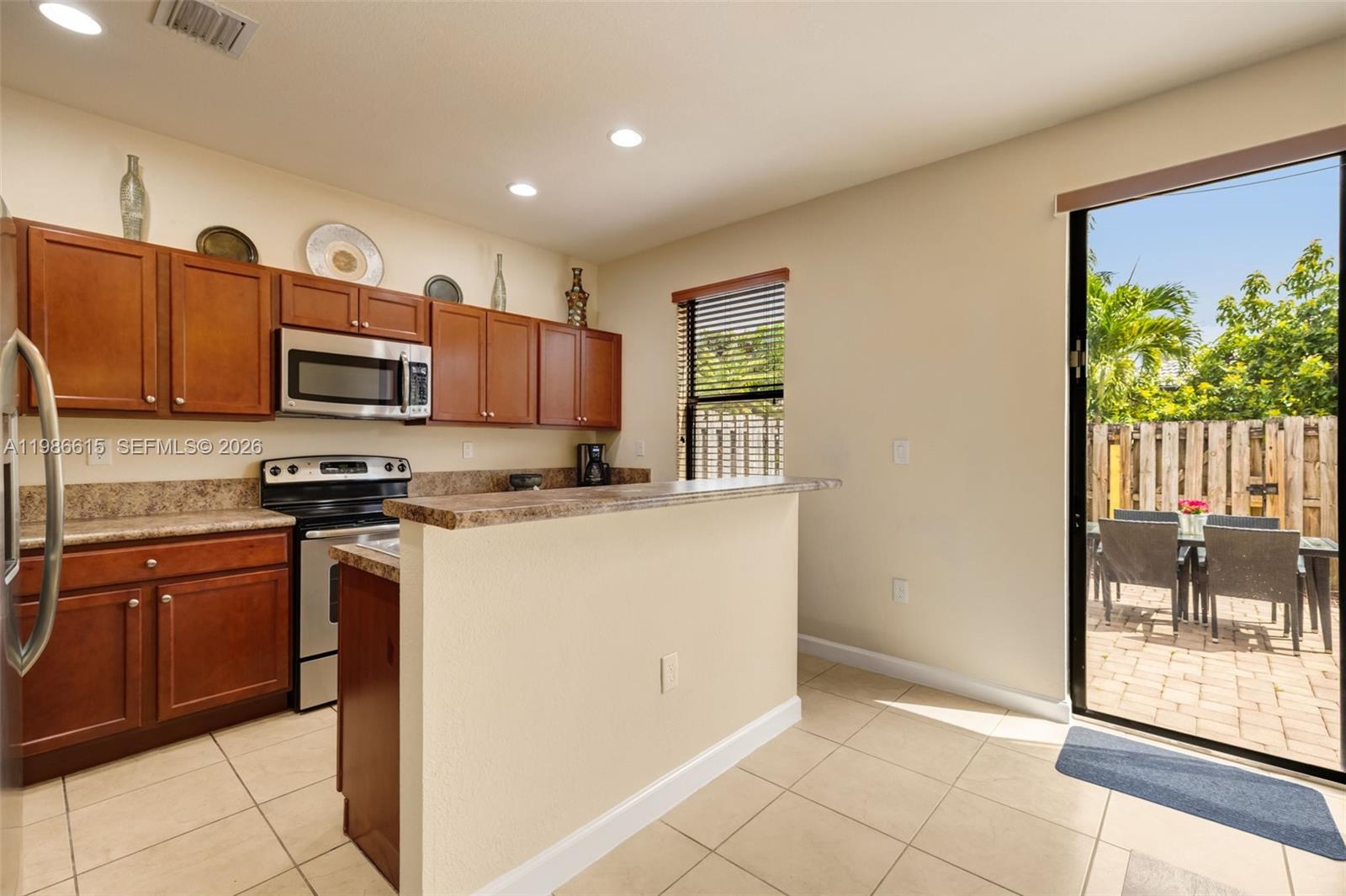 4233 Southwest 164th Court Miami, FL 33185 - Photo 11 of 33