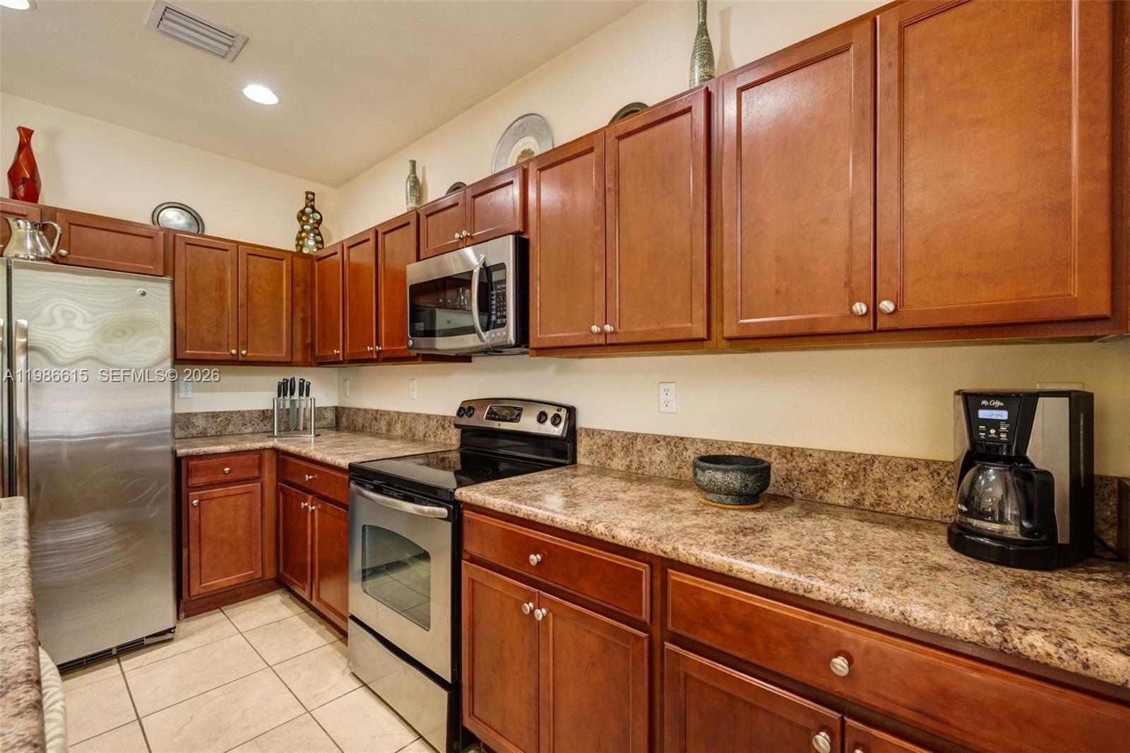 4233 Southwest 164th Court Miami, FL 33185 - Photo 10 of 33