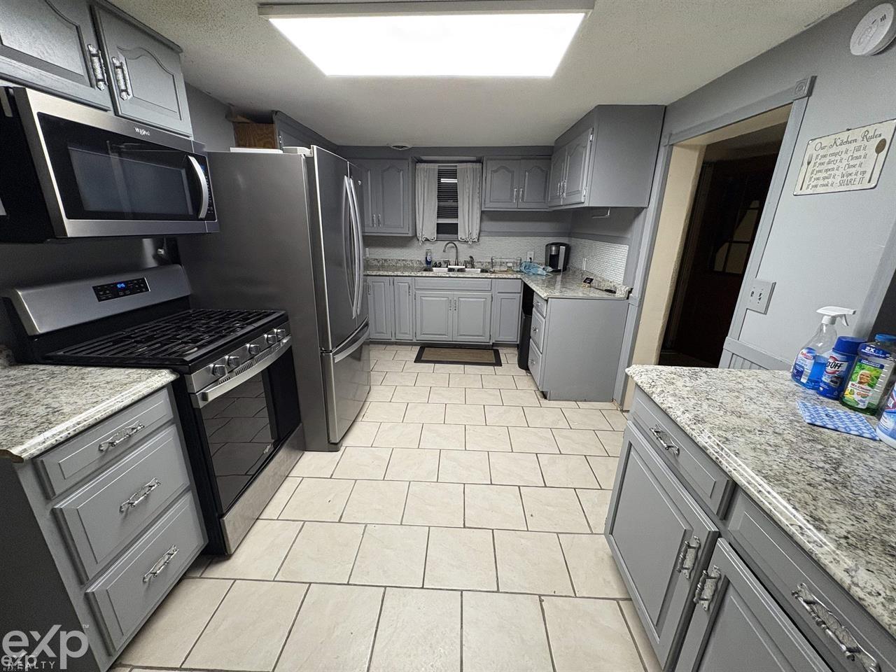 704 Bay Road Bay City, MI 48706 - Photo 6 of 14 Gallery Image 6