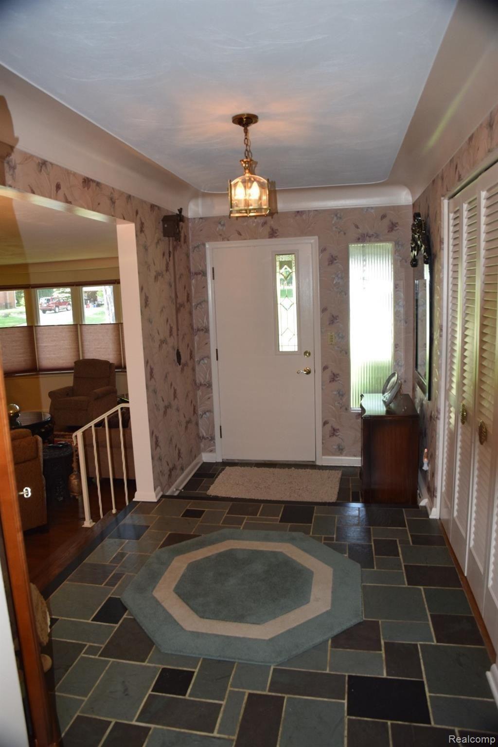 739 Wilwood Road Rochester, MI 48309 - Photo 11 of 99 Foyer (8) (Large).jpeg