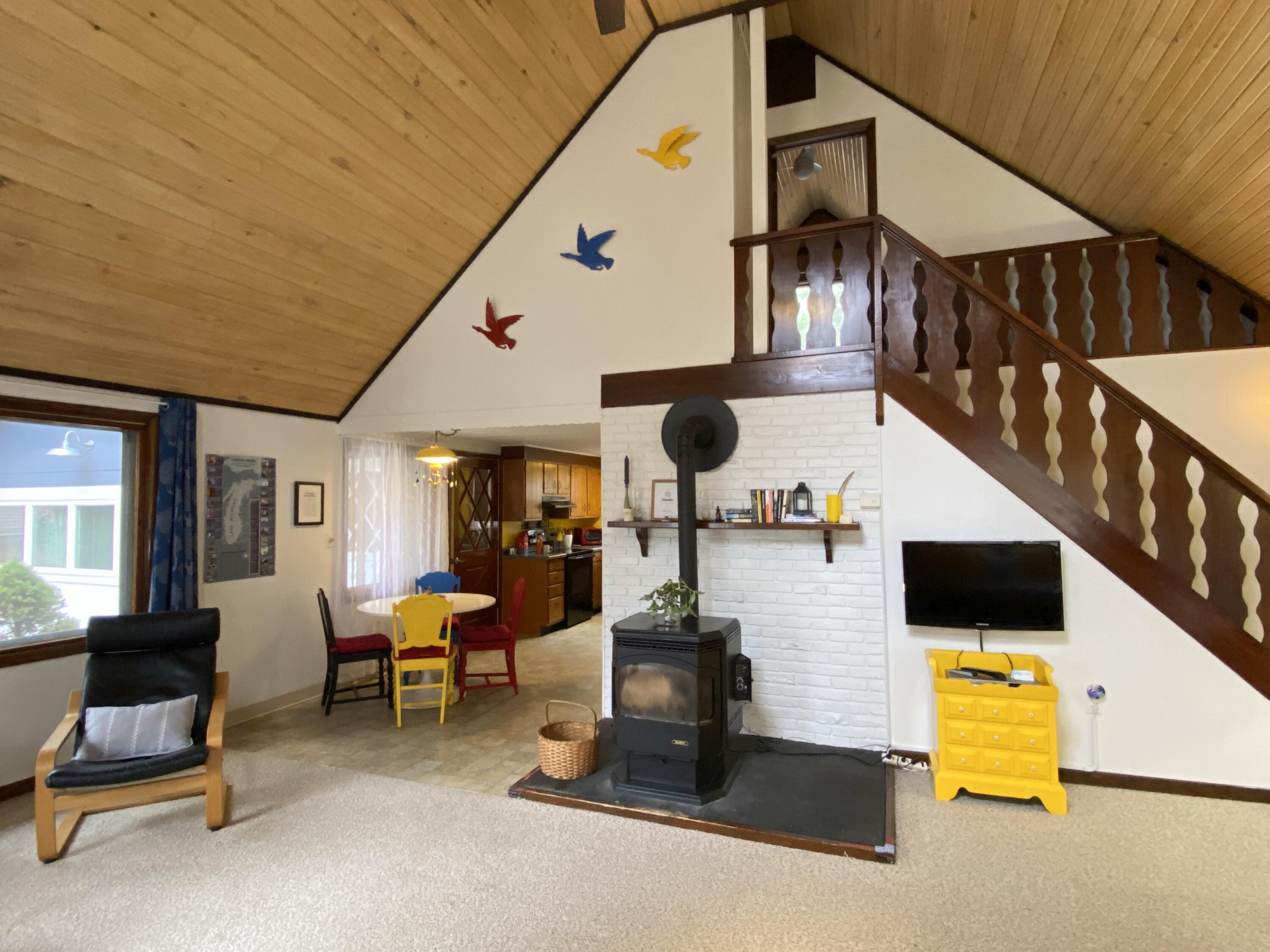 6111 Longbridge Road Pentwater, MI 49449 - Photo 14 of 41 Living Room