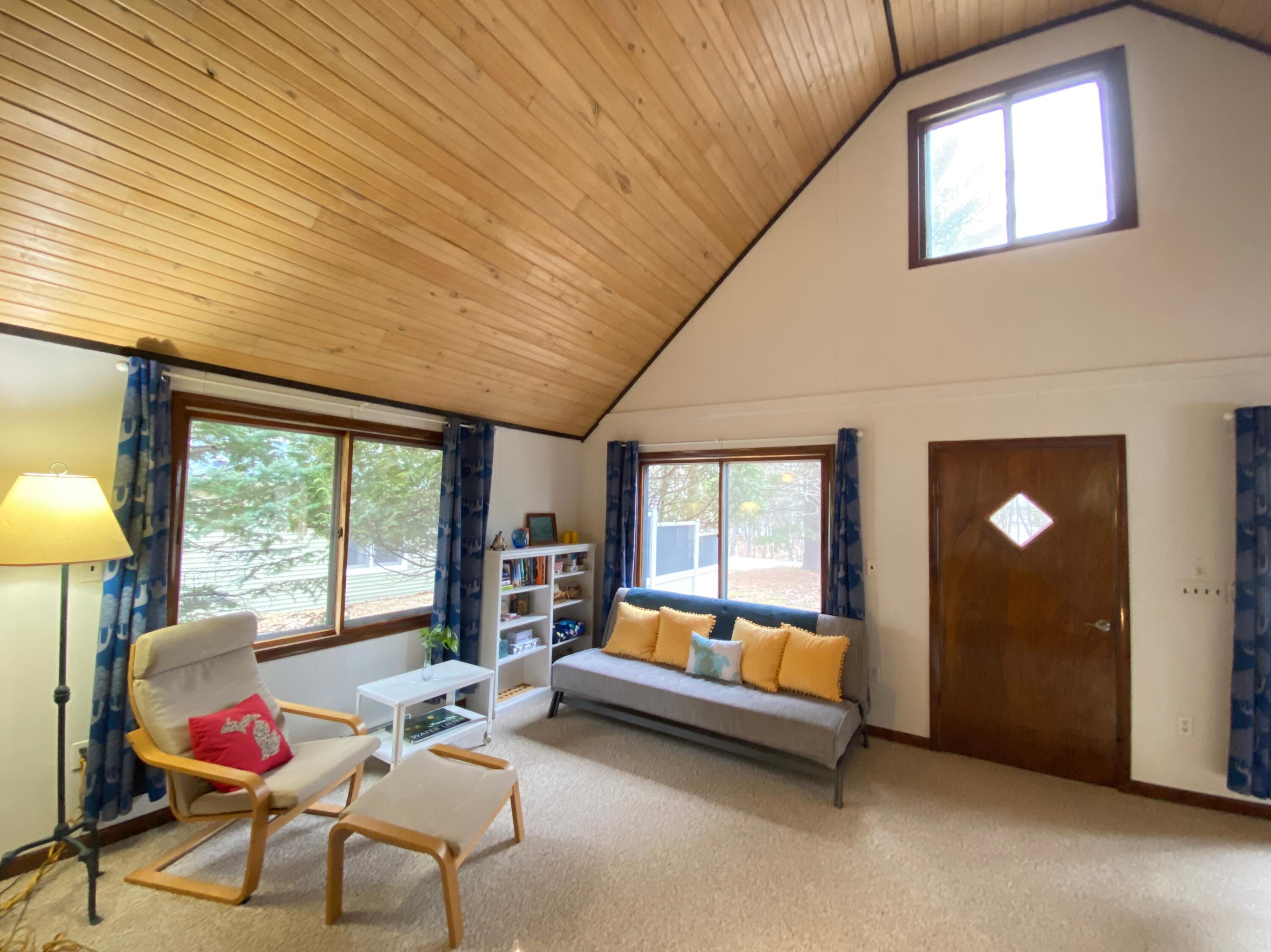 6111 Longbridge Road Pentwater, MI 49449 - Photo 16 of 41 Living Room