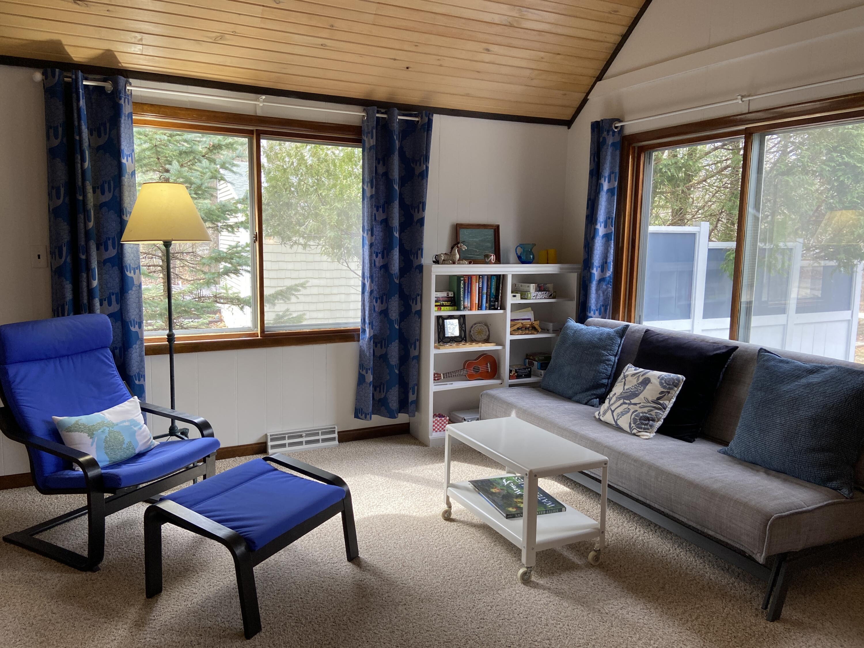6111 Longbridge Road Pentwater, MI 49449 - Photo 17 of 41 Living Room