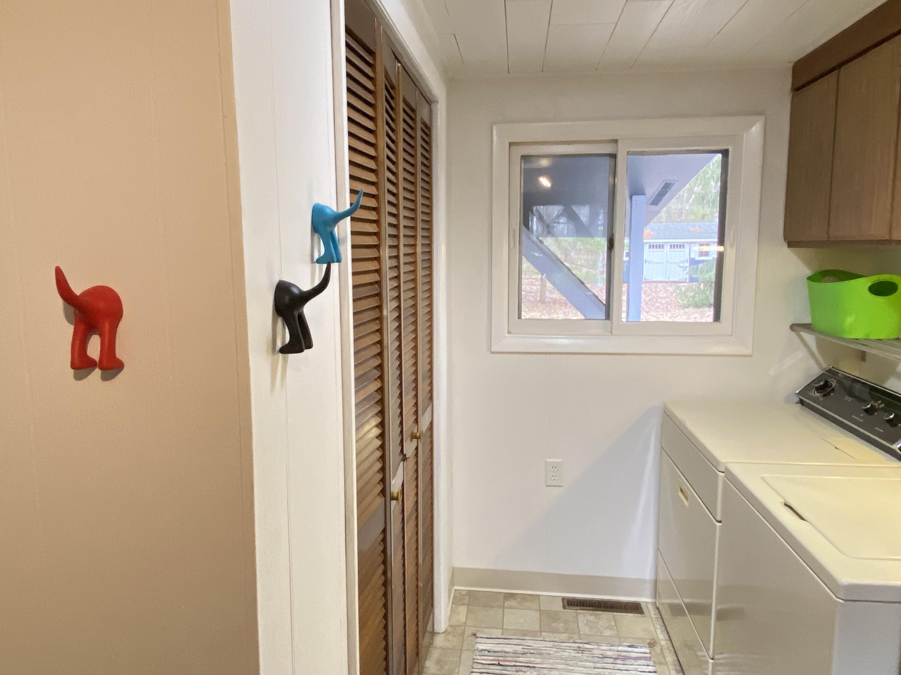 6111 Longbridge Road Pentwater, MI 49449 - Photo 27 of 41 Hallway