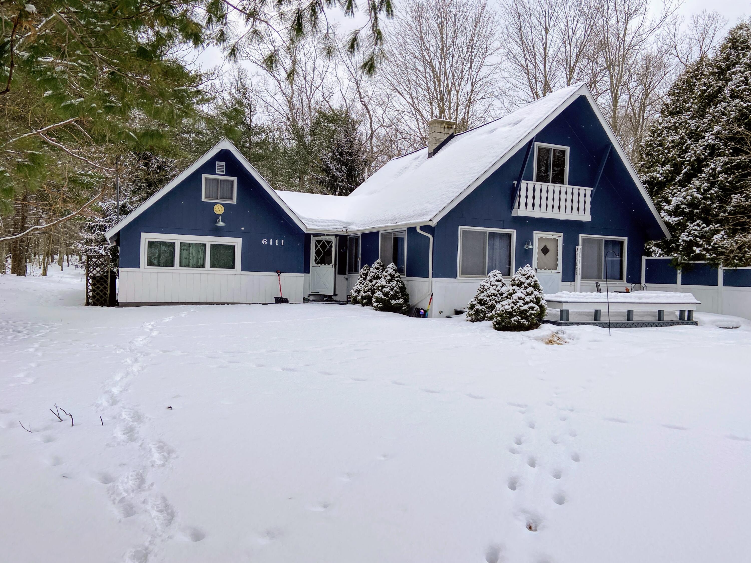 6111 Longbridge Road Pentwater, MI 49449 - Photo 4 of 41 Front of Home
