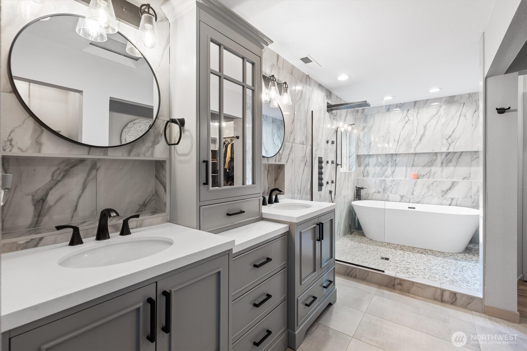 508 Caldwell Road Castle Rock, WA 98611 - Photo 19 of 40 a bathroom with a double vanity sink mirror and bathtub