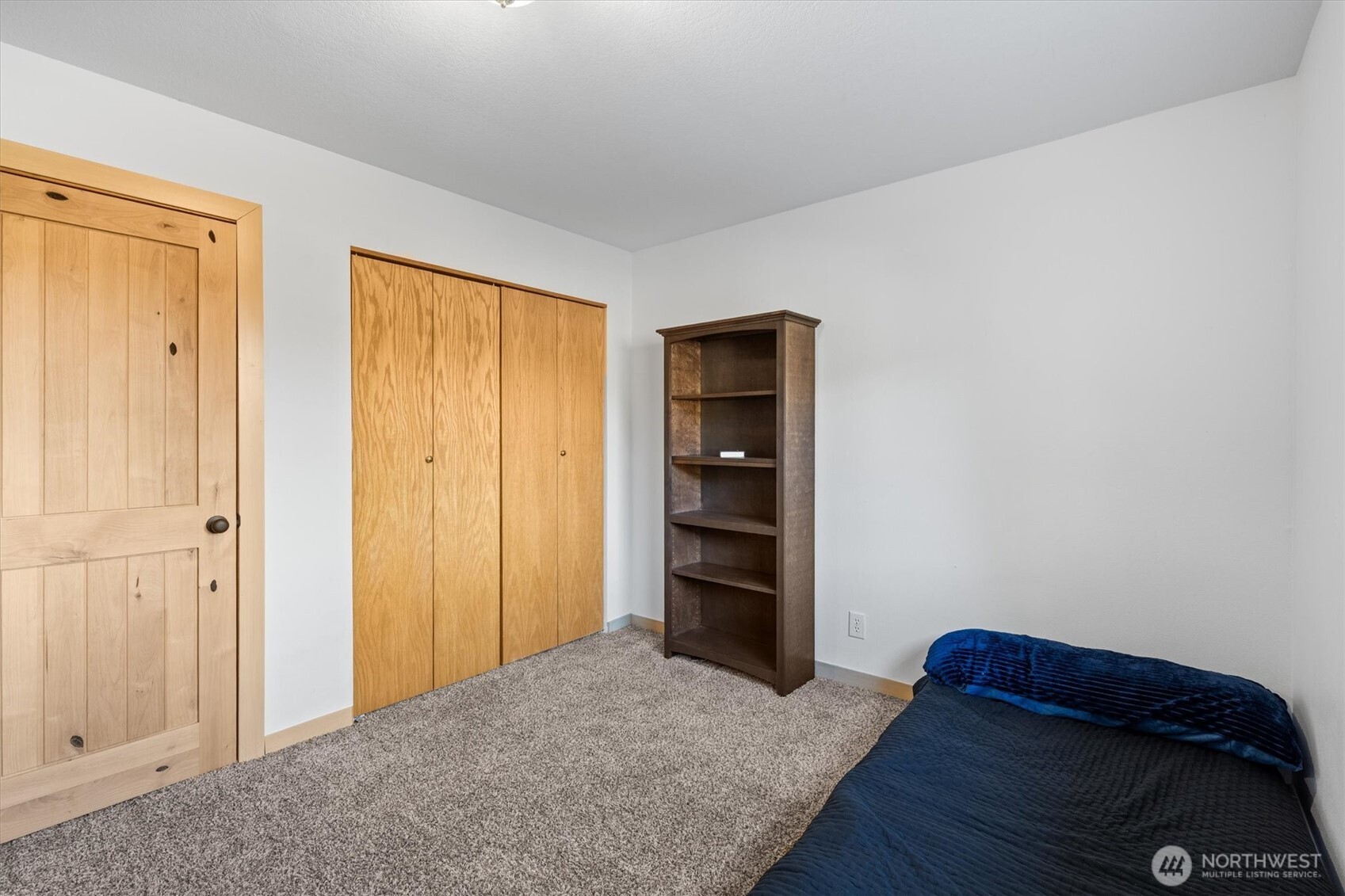 508 Caldwell Road Castle Rock, WA 98611 - Photo 25 of 40 a view of bedroom with a bed and closet