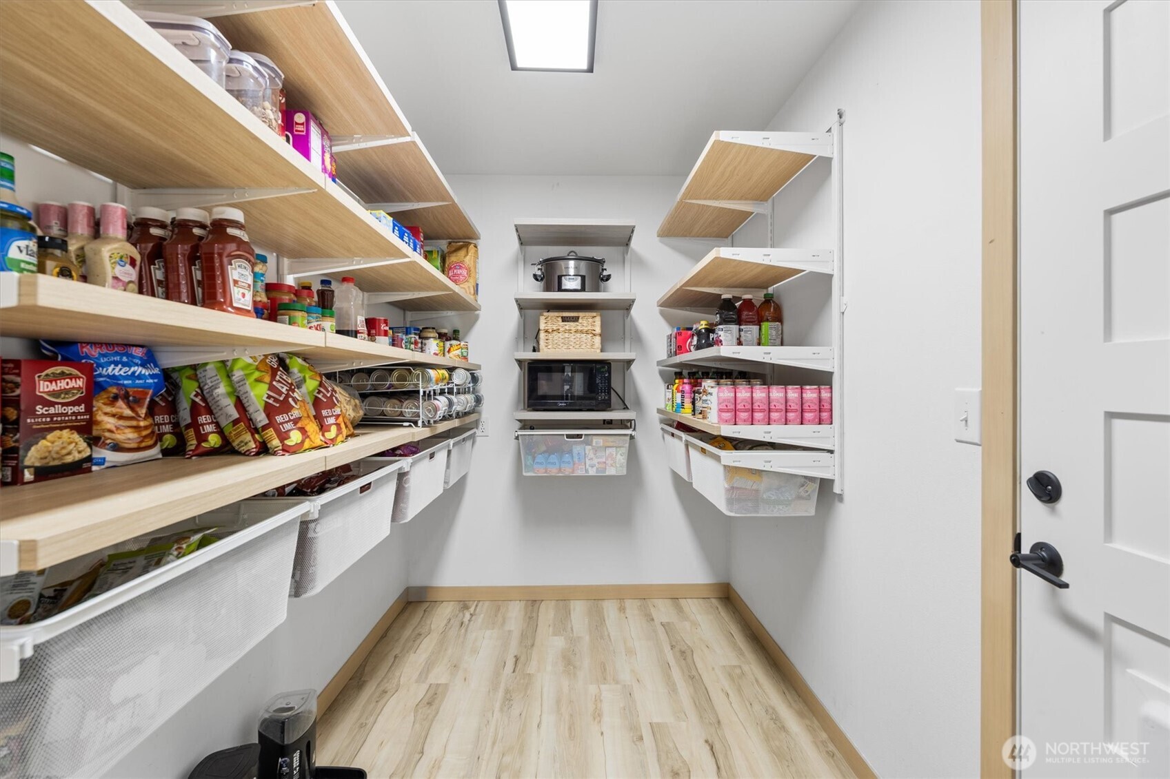 508 Caldwell Road Castle Rock, WA 98611 - Photo 28 of 40 a view of storage and utility room