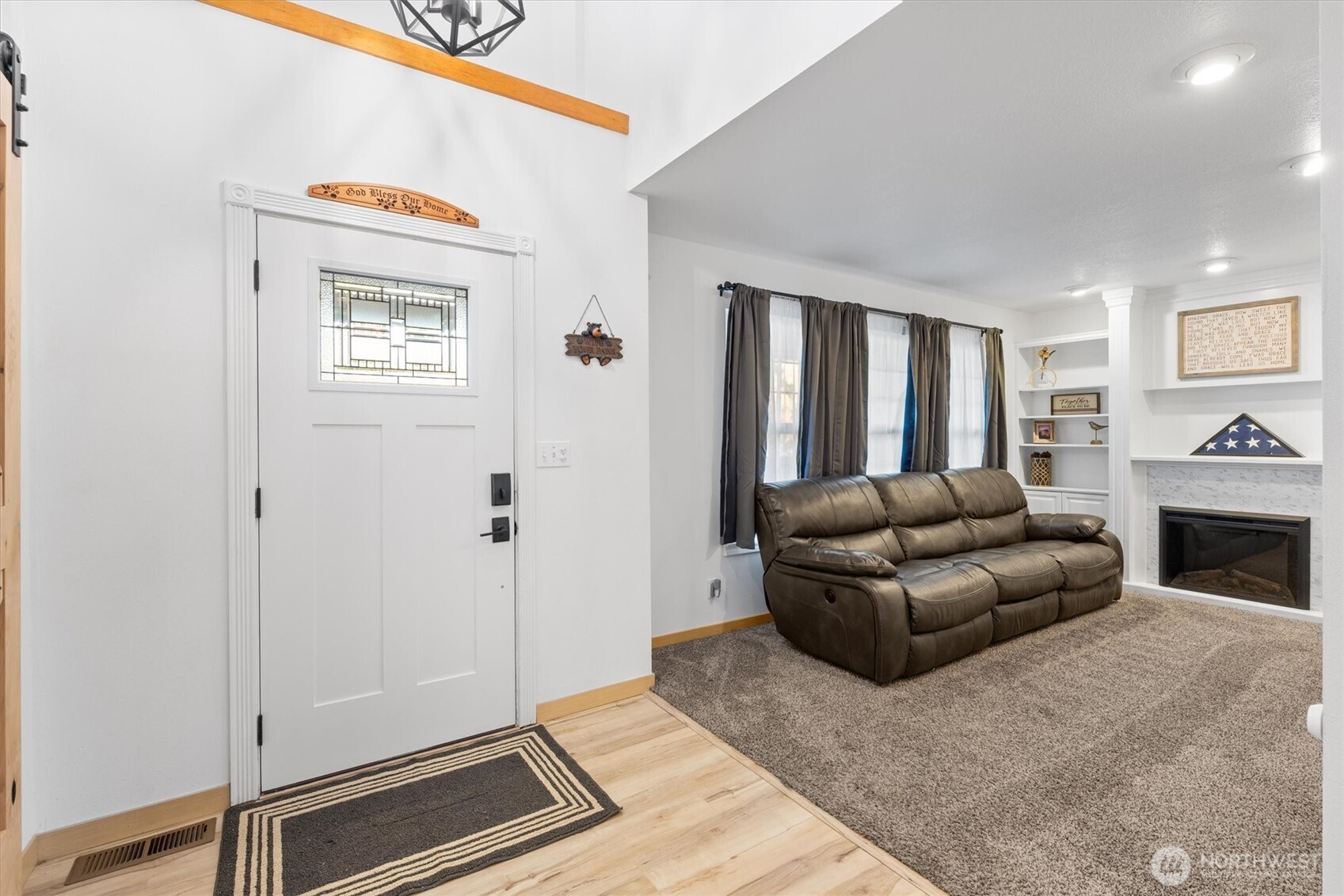 508 Caldwell Road Castle Rock, WA 98611 - Photo 3 of 40 a living room with furniture and a fireplace