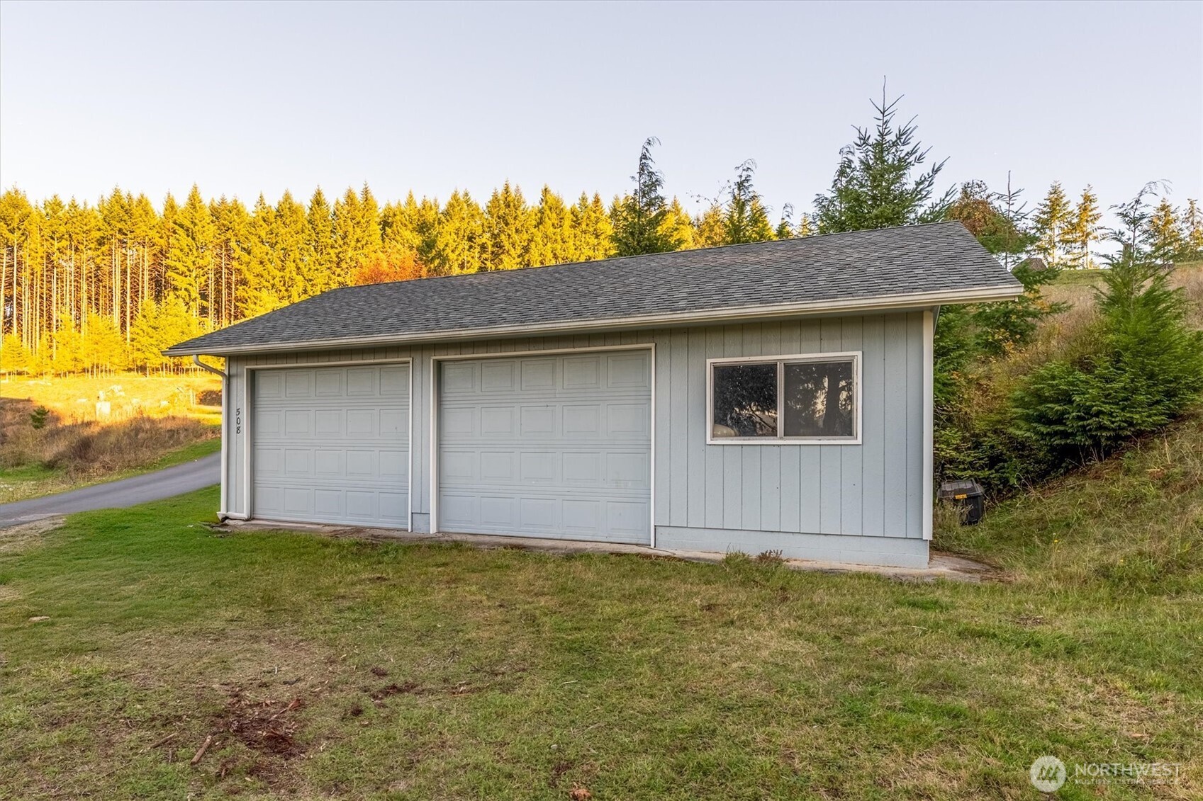508 Caldwell Road Castle Rock, WA 98611 - Photo 33 of 40 a house with a garden