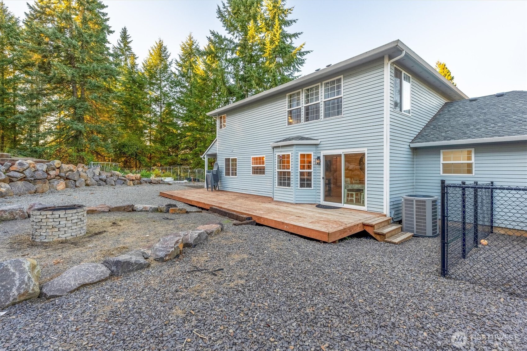 508 Caldwell Road Castle Rock, WA 98611 - Photo 36 of 40 a front view of a house with a yard