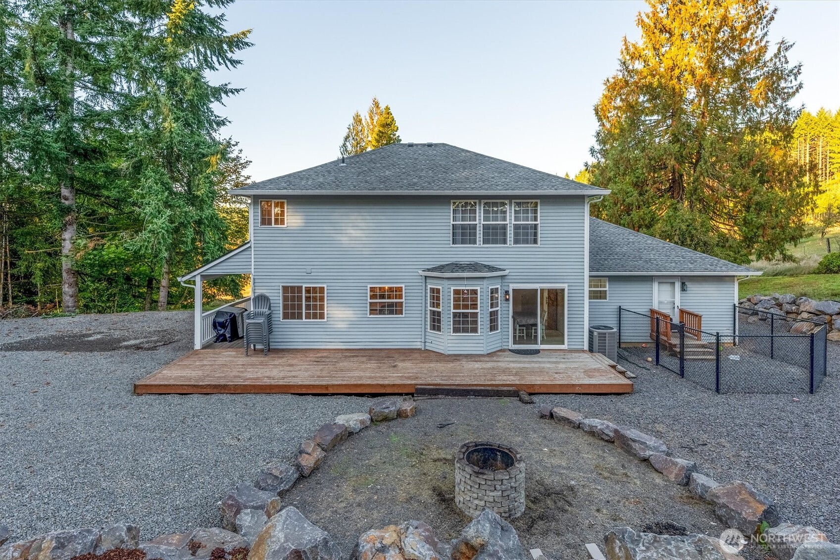 508 Caldwell Road Castle Rock, WA 98611 - Photo 37 of 40 a front view of a house with a yard