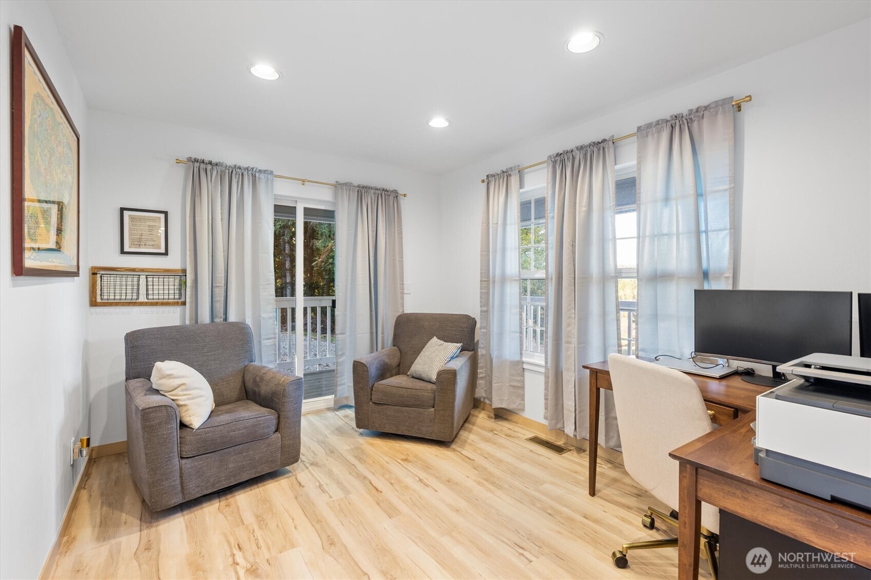 508 Caldwell Road Castle Rock, WA 98611 - Photo 6 of 40 a living room with furniture and a flat screen tv