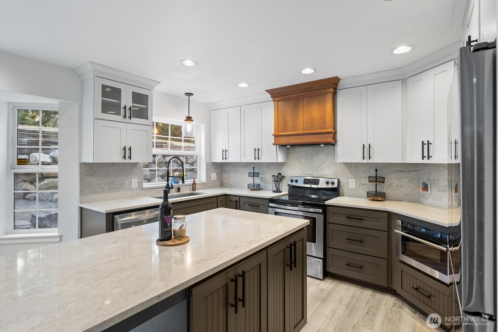 508 Caldwell Road Castle Rock, WA 98611 - Photo 9 of 40 a kitchen with a sink stove and cabinets