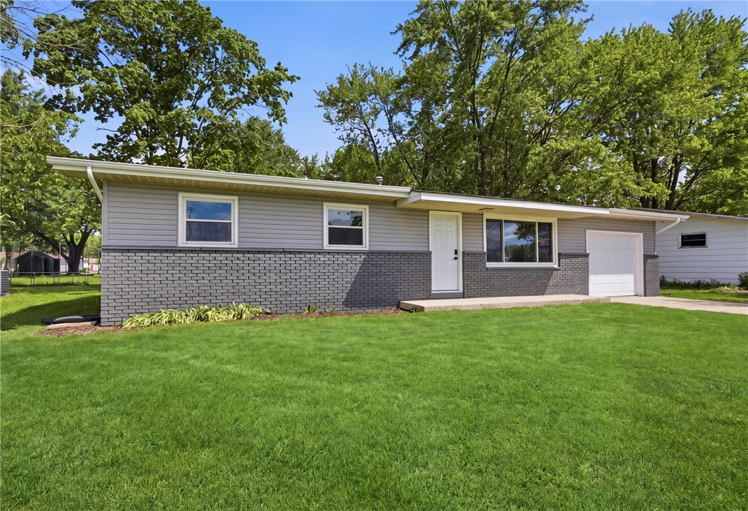 711 East Division Street Altamont, IL 62411 - Photo 2 of 24