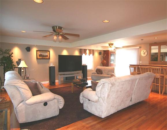 575 Lowell Street Wakefield, MA 01880 - Photo 4 of 28