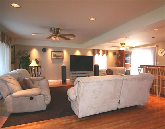 575 Lowell Street Wakefield, MA 01880 - Photo 5 of 28