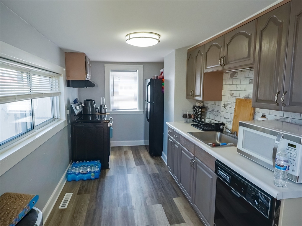 17 Lombard Street Springfield, MA 01105 - Photo 10 of 29