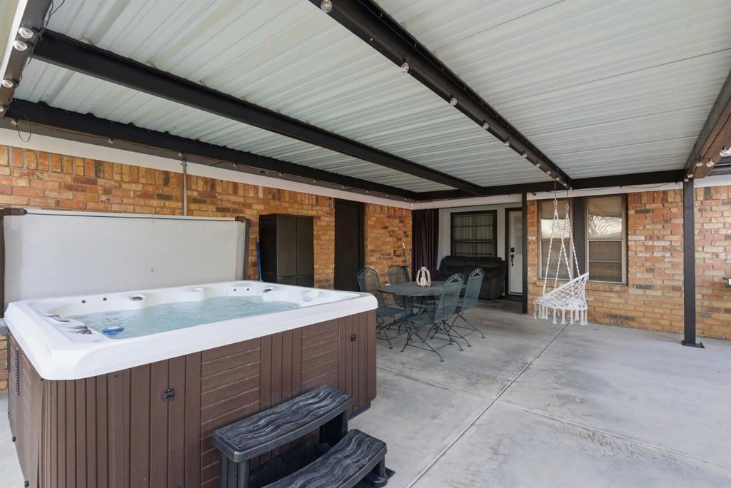 1008 Royal Lane Graham, TX 76450 - Photo 15 of 22