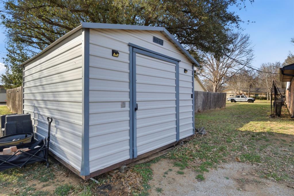 1008 Royal Lane Graham, TX 76450 - Photo 19 of 22 a view of backyard of house