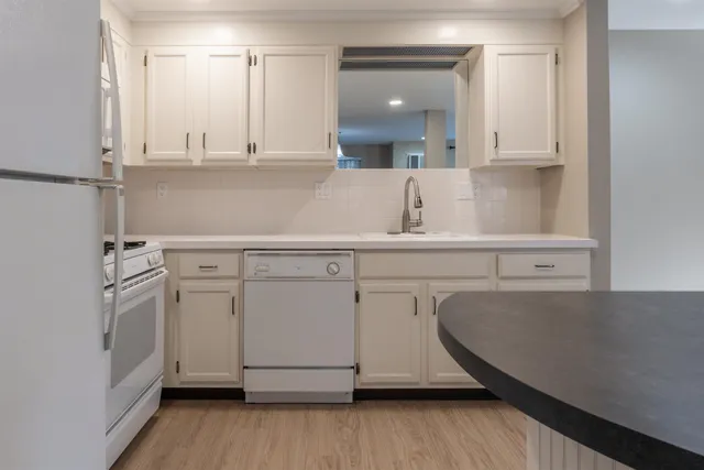 $2,700 | 185 Indian Rock Road, Merrimack, NH 03054