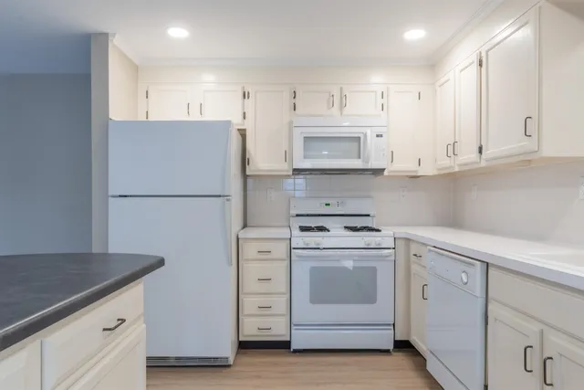 $2,700 | 185 Indian Rock Road, Merrimack, NH 03054