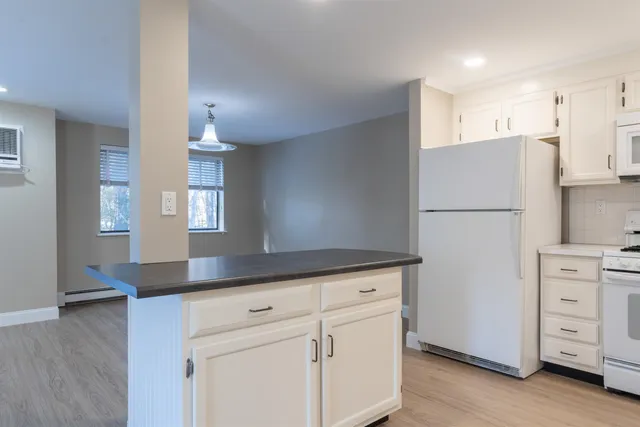 $2,700 | 185 Indian Rock Road, Merrimack, NH 03054