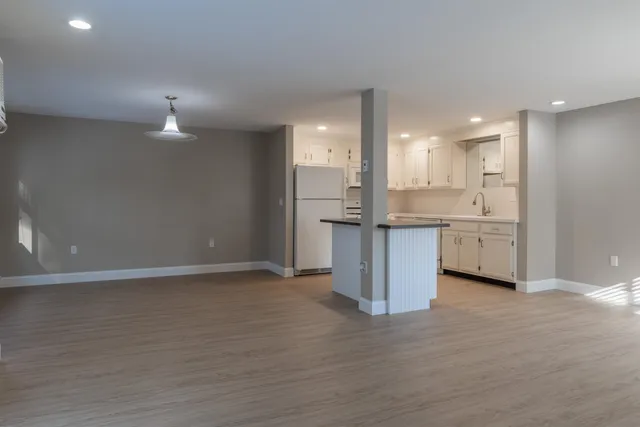 $2,700 | 185 Indian Rock Road, Merrimack, NH 03054