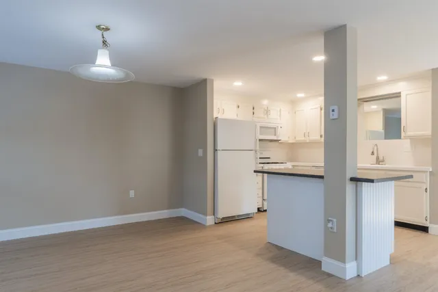 $2,700 | 185 Indian Rock Road, Merrimack, NH 03054