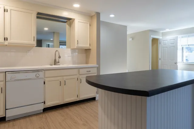 $2,700 | 185 Indian Rock Road, Merrimack, NH 03054