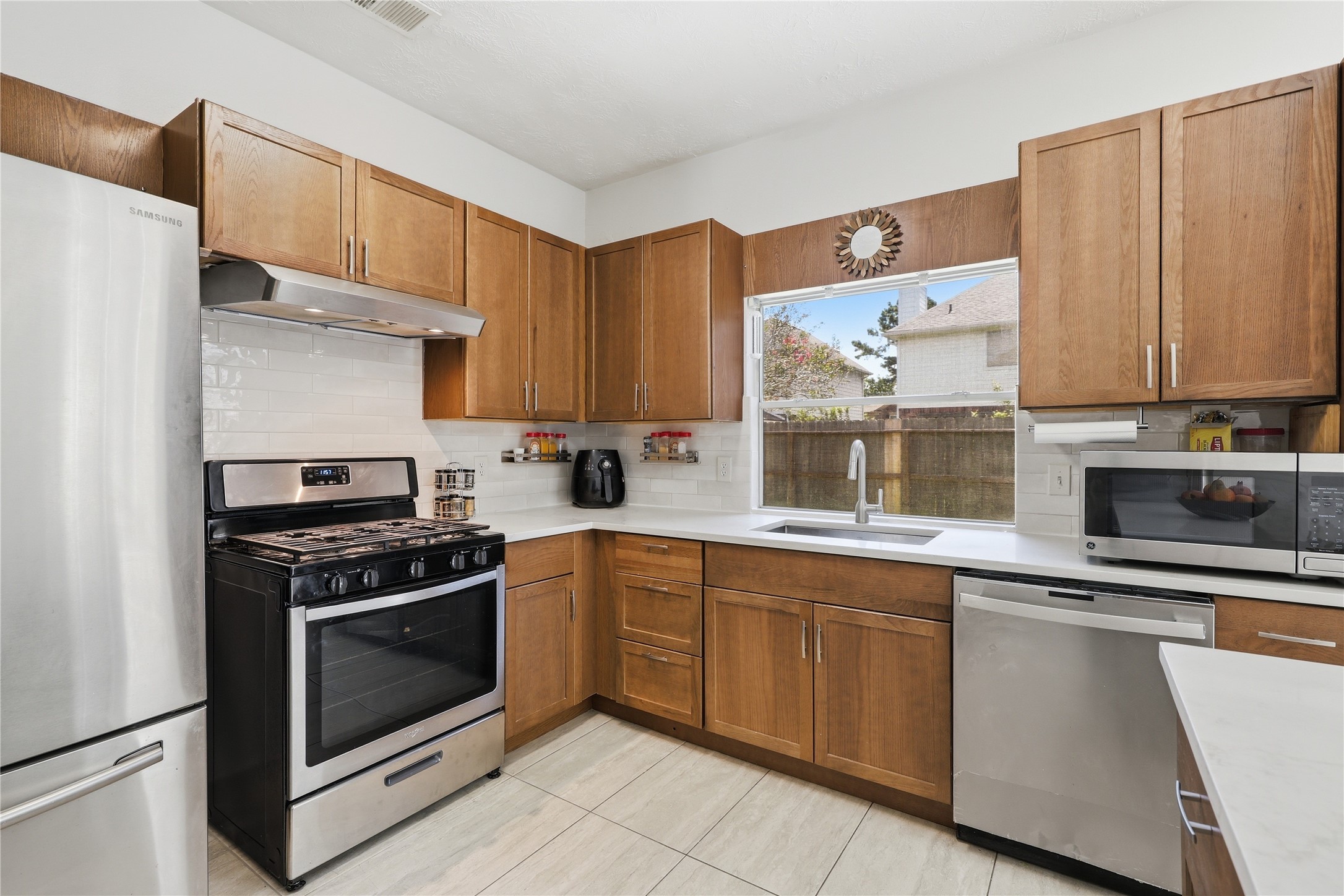 10054 Rio Bravo Road Houston, TX 77064 - Photo 16 of 41