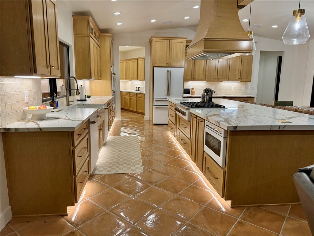 919 West Jordan Ranch Road Kingman, AZ 86409 - Photo 14 of 53 Under cabinet and floor lighting brighten it up from top to bottom.