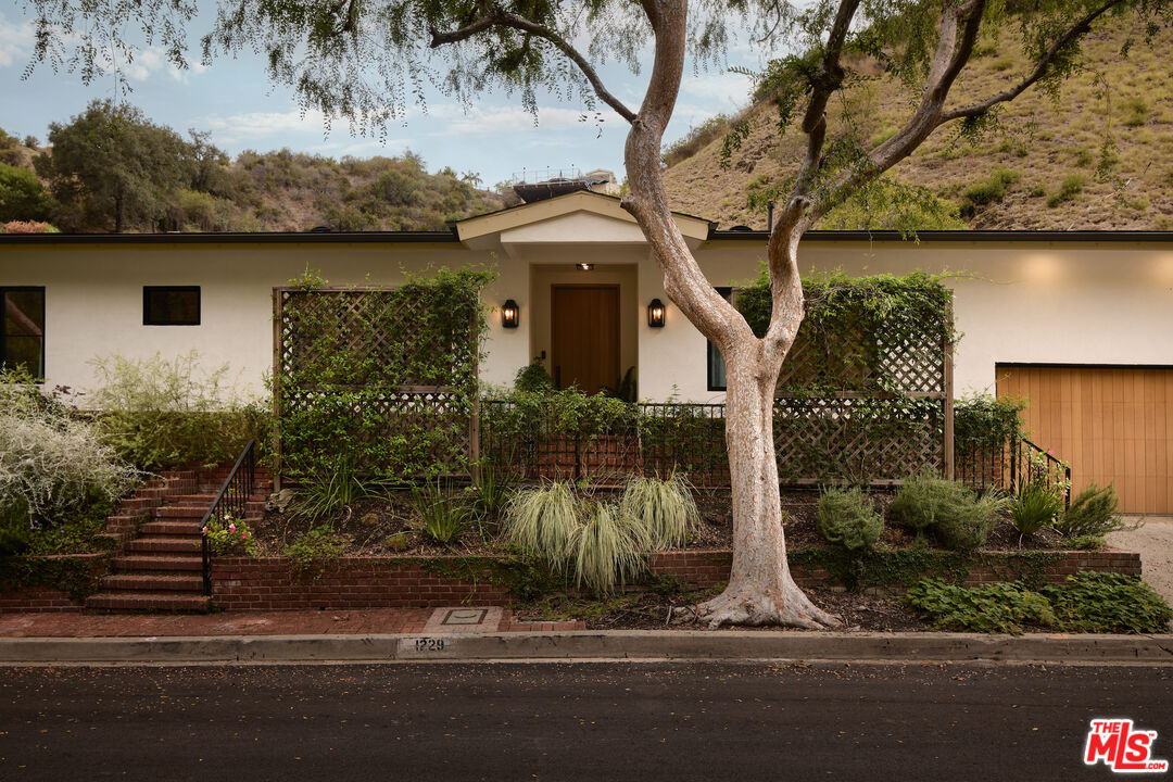 1229 Chantilly Road Los Angeles, CA 90077 - Photo 35 of 35 Gallery Image 35