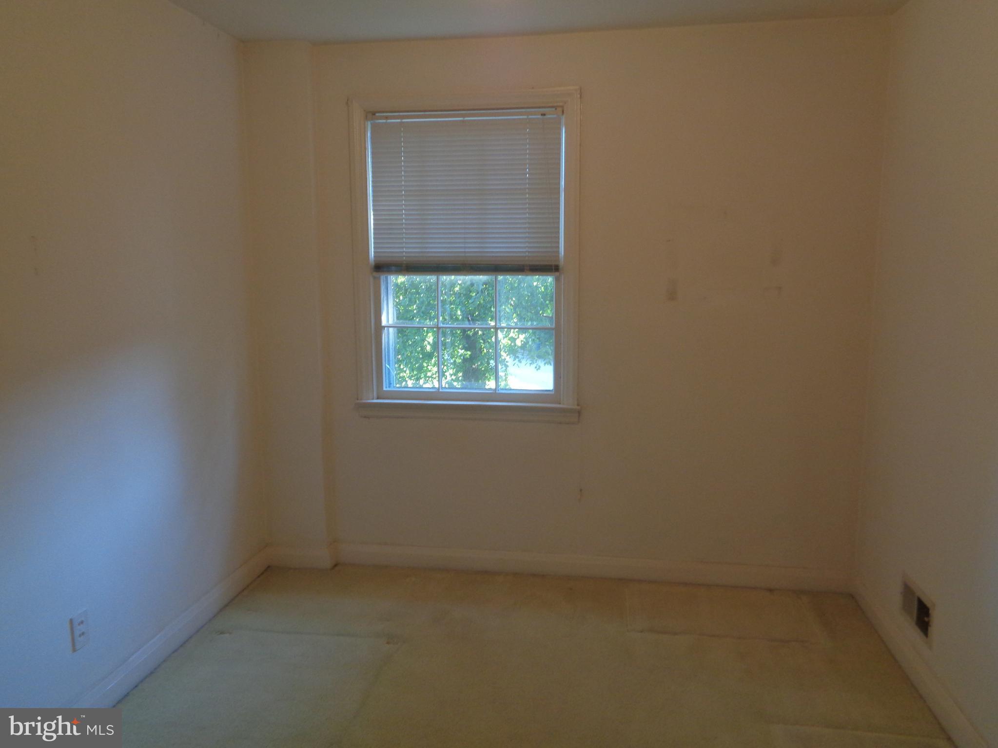 248 Gaywood Road Baltimore, MD 21212 - Photo 14 of 25 an empty room with a window