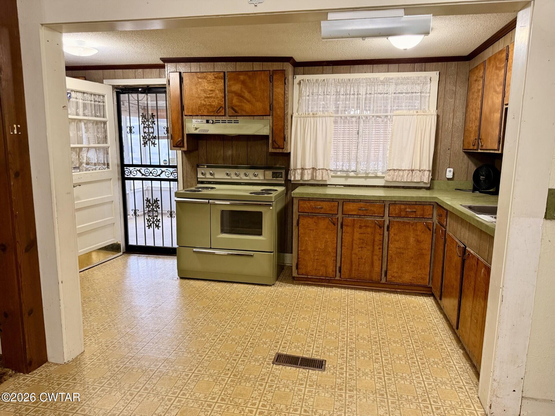 406 Maple Heights Street Kenton, TN 38233 - Photo 15 of 43 a kitchen with stainless steel appliances a stove a sink and a refrigerator
