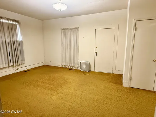 a view of front door with entryway