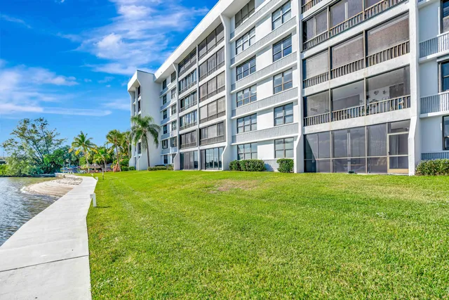$950,000 | 1542 Jupiter Cove Drive, Unit 104, Jupiter, FL 33469