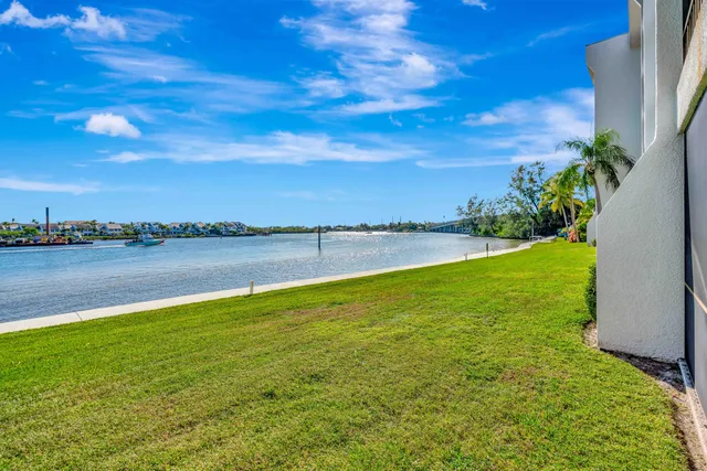 $950,000 | 1542 Jupiter Cove Drive, Unit 104, Jupiter, FL 33469