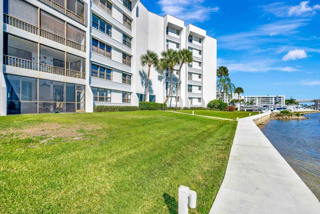 $950,000 | 1542 Jupiter Cove Drive, Unit 104, Jupiter, FL 33469