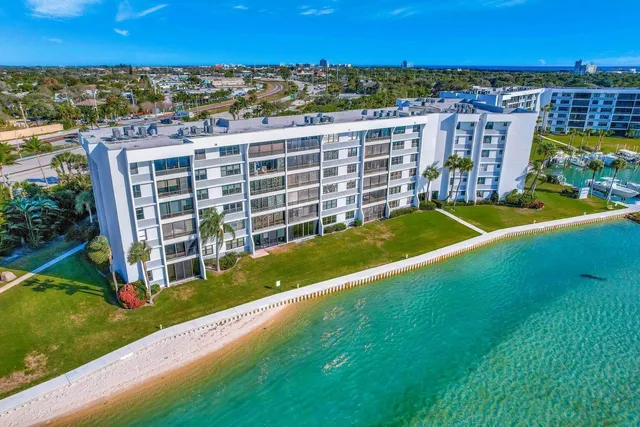 $950,000 | 1542 Jupiter Cove Drive, Unit 104, Jupiter, FL 33469
