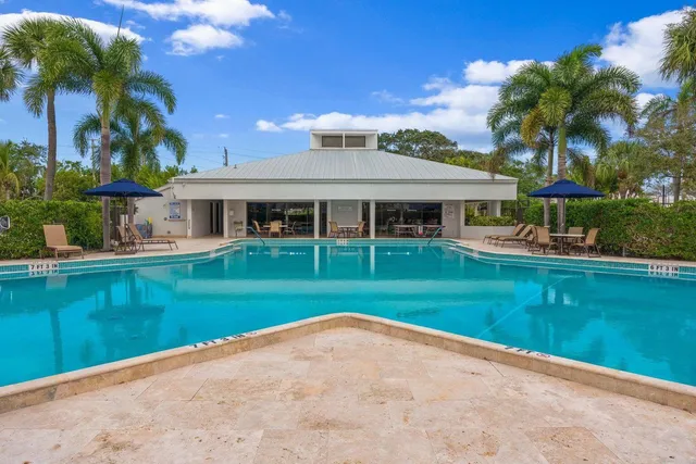 $950,000 | 1542 Jupiter Cove Drive, Unit 104, Jupiter, FL 33469